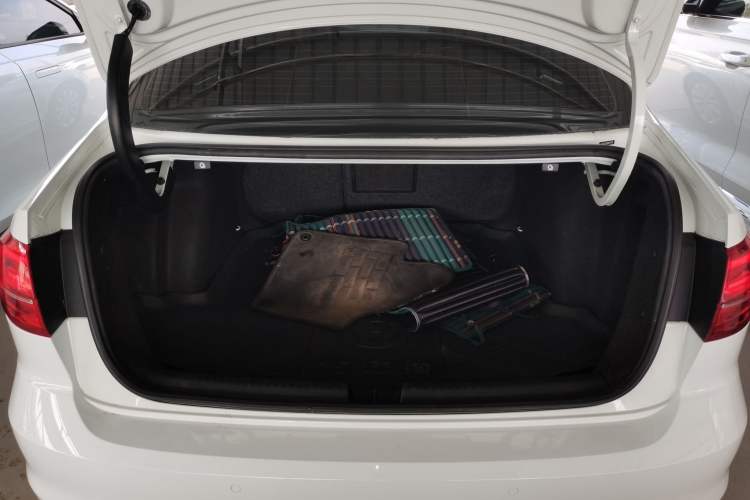 Used Volkswagen Sagitar 2015 1.6L Manual Comfort Model