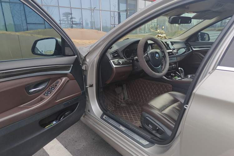 Used BMW 5 Series 2017 525Li Luxury Design Package Driver Seat