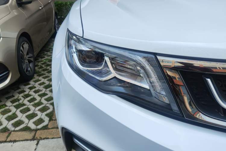 Used Geely Auto Emgrand X7 Sport 2020 1.8TD DCT Two-Wheel Drive Smart Connect 4G-Enabled Version Right Front Headlight