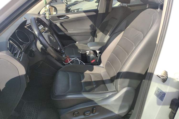 Used Volkswagen Tiguan L 2019 330TSI Automatic Two-Wheel Drive Smart Luxury Version China VI Standard
