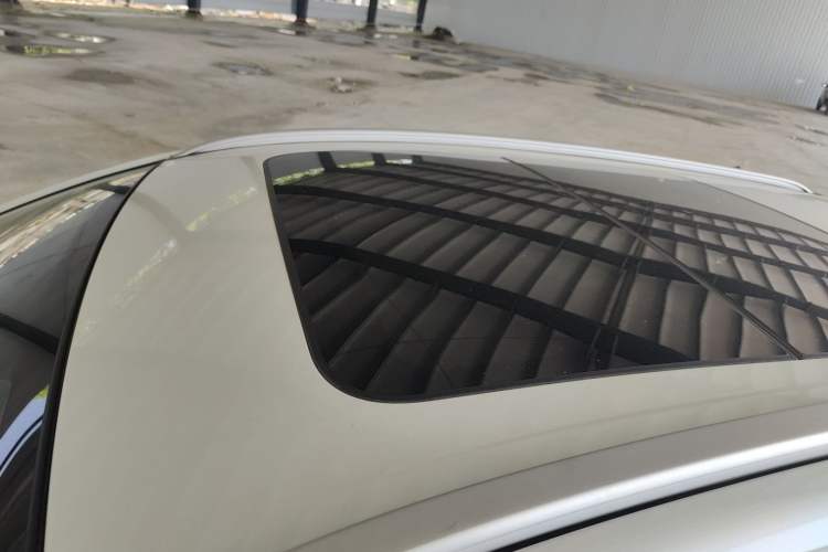 Used Suzuki S-Cross 2015 1.6L CVT Two-Wheel Drive Elite Version Roof