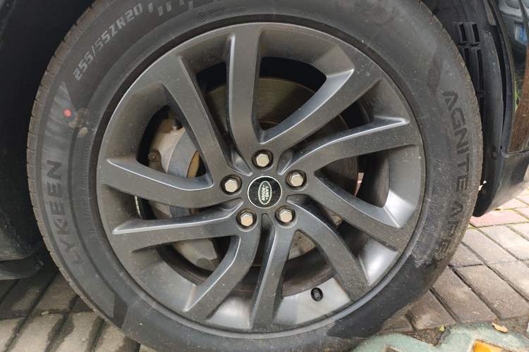 Used Land Rover Discovery 2021 360 PS R-Dynamic S Right Front Wheel Hub