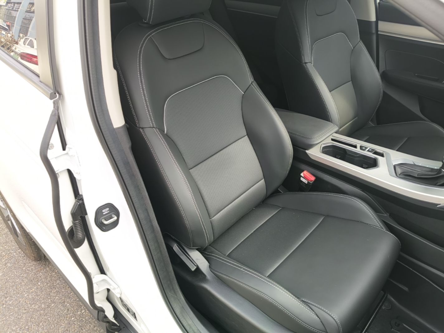 Geely Auto Coolray 2025 1.5L CVT Super Edition — снимка 19
