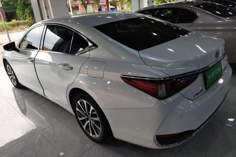 Used Lexus ES 2022 200 Excellence Edition
