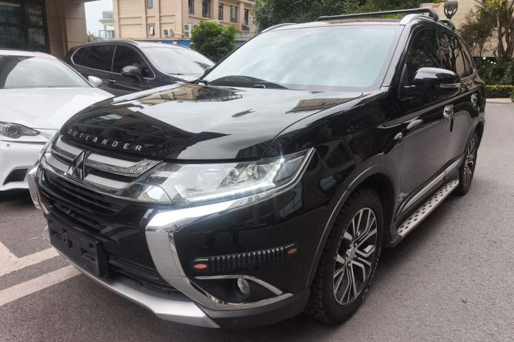 Used Mitsubishi Outlander 2018 2.4L 4x4 Luxury Edition 7-Seater