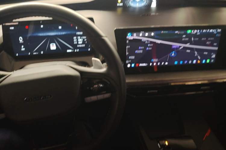 Used CHANGAN OSHAN Z6 2022 Blue Whale 1.5T DCT Smart Navigation Model
