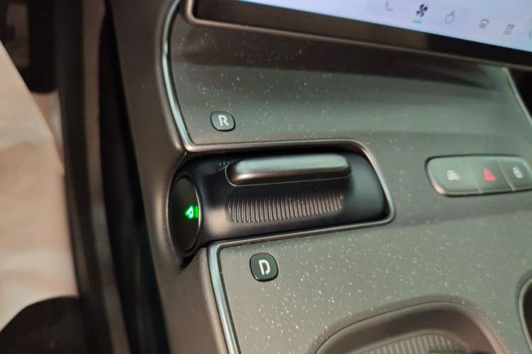 Used Nio ET5T 2024 75kWh Touring Gear Lever