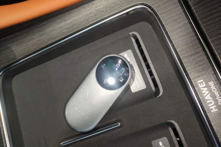 Used Hima AITO M8 2025 Extended-Range Ultra Version 53.4 kWh 6-Seater Edition