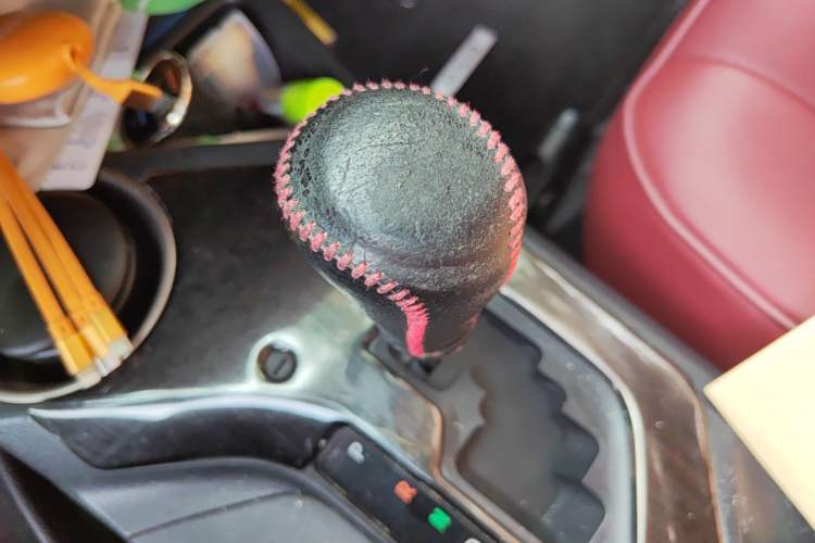 Used Toyota RAV4 2015 2.0L CVT Two-Wheel Drive Fashion Edition Gear Lever