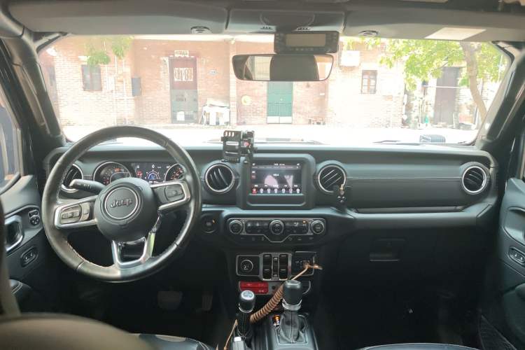 Used Jeep Wrangler 2019 2.0T Sahara Four-Door Version China VI Emission Standard
