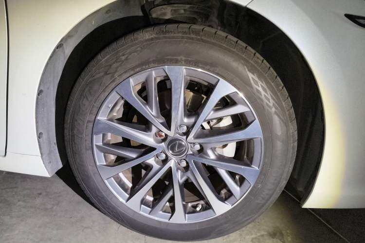Used Lexus ES 2021 200 Excellence Edition Right Front Wheel Hub