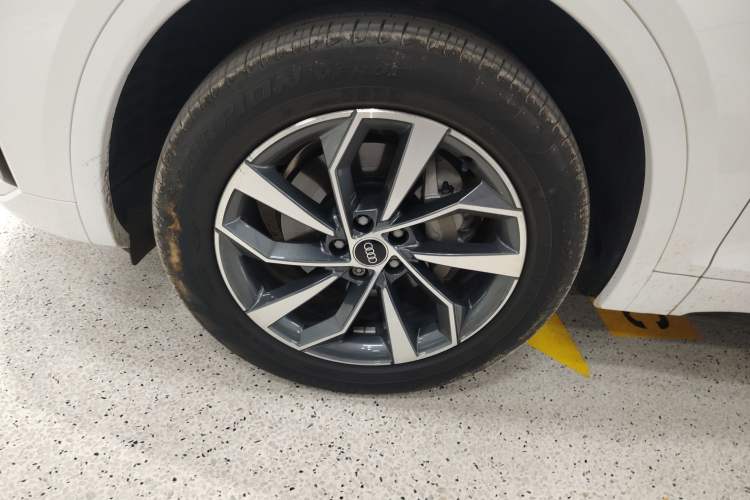 Used Audi Q5L 2023 40T Luxury Dynamic Model
