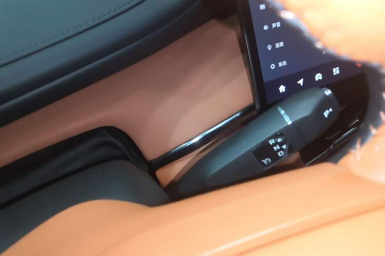 Used CHANGAN NEVO Q07 2025 215 Flagship Edition
