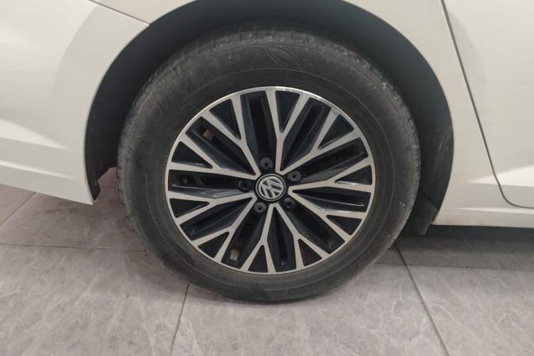 Used Volkswagen Sagitar 2021 280TSI DSG Comfort Connect Edition Right Rear Wheel Hub