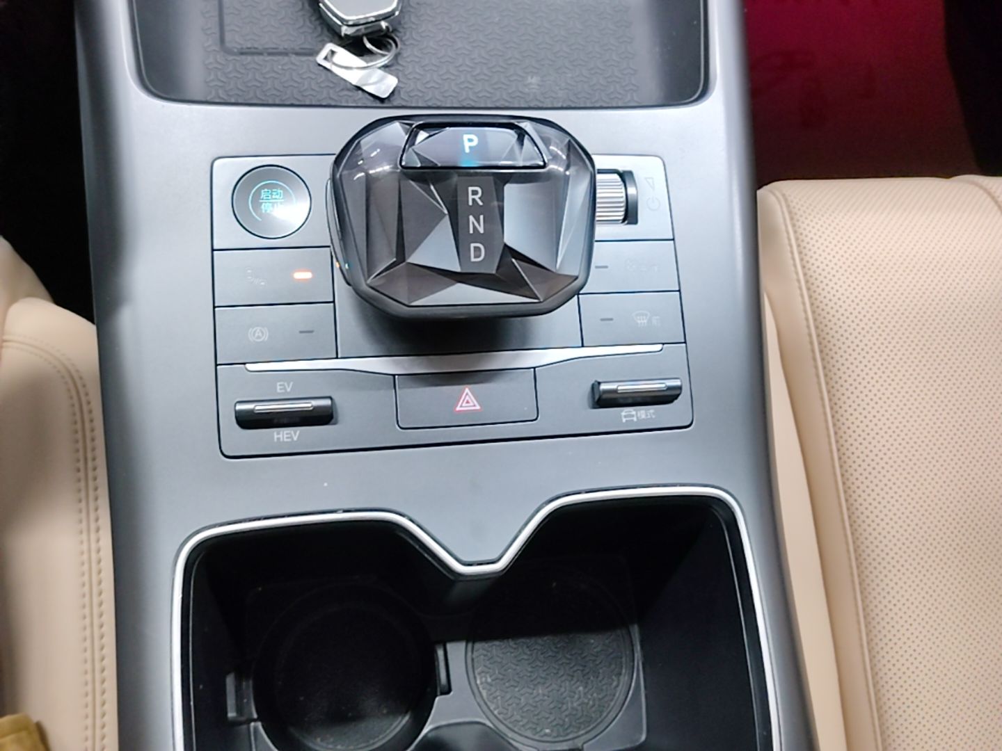 BYD Song Pro New Energy 2025 Second-Generation DM-i 115KM Excellence Version — снимка 16