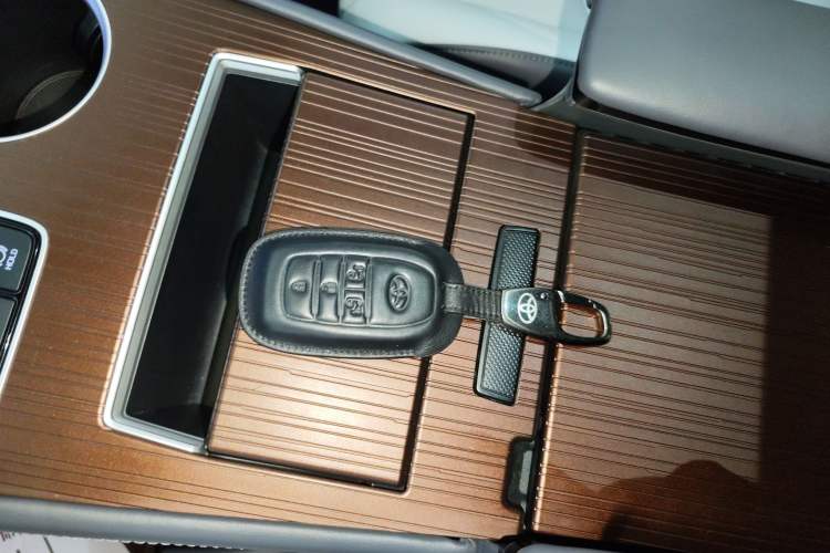 Used Toyota Granvia 2024 2.5L Hybrid Comfort Edition