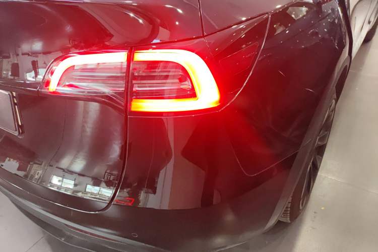 Used Tesla Model Y 2022 Long-Range All-Wheel-Drive Version