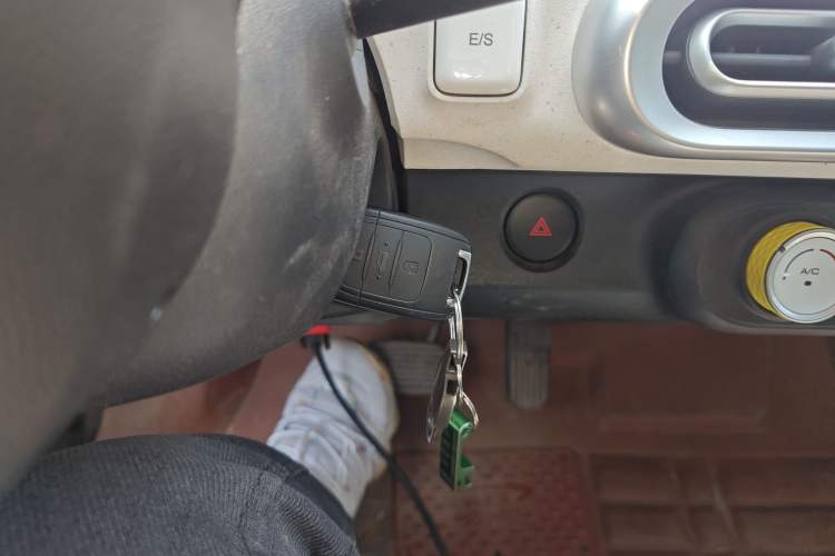 Used Wuling Hongguang MINIEV 2024 3rd Generation 215km Youth Edition Vehicle Key