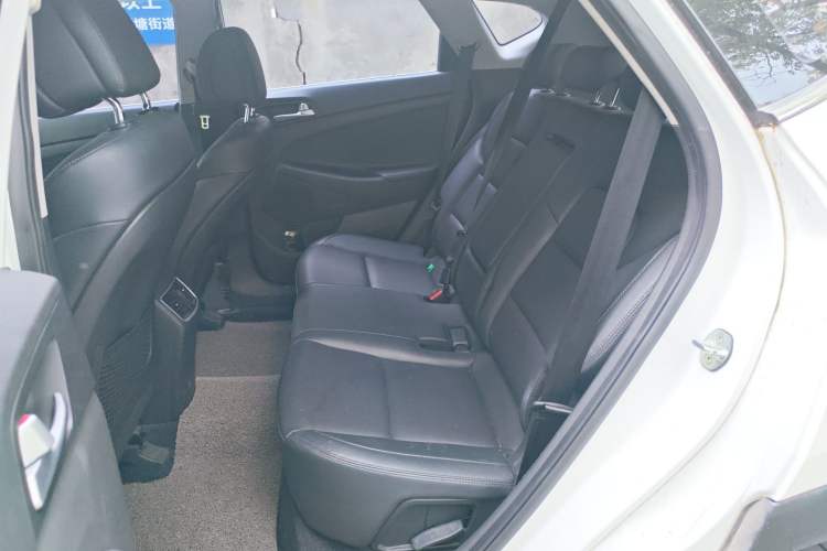 Used Hyundai Tucson 2018 1.6T Dual-Clutch Two-Wheel Drive 15th Anniversary Special Edition
