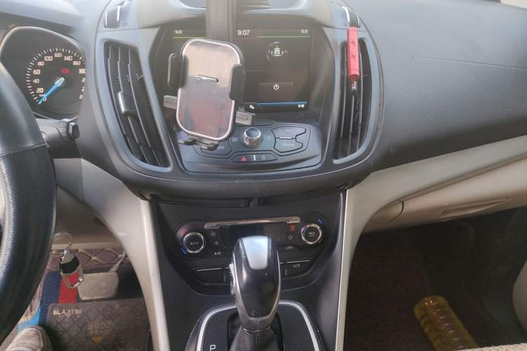 Used Ford Kuga 2013 2.0L GTDi Four-Wheel-Drive Elite Model Audio And AC Panel