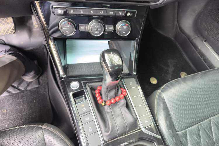 Used Volkswagen Passat 2019 330TSI Luxury Edition China VI Standard
