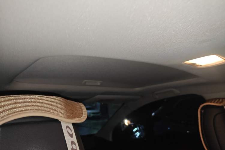 Used Honda CR-V 2015 2.4L two-wheel drive luxury version Headliner