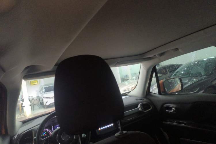 Used Jeep Renegade 2018 Connected Large Screen Version 180T Automatic High-Energy Edition
