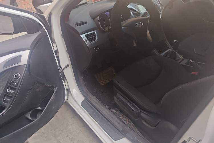 Used Hyundai Elantra (5th Generation / Langdong) 2012 1.6L Manual Leading Model
