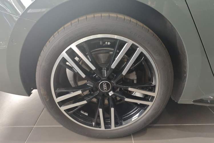 Used Audi A5L 2026 2.0T Sport Plus Right Rear Wheel Hub