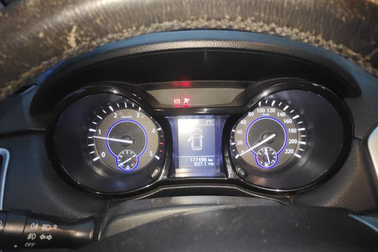 Used JMC Yuhu 7 2016 2.4T Two-Wheel Drive Luxury Edition JX4D24
