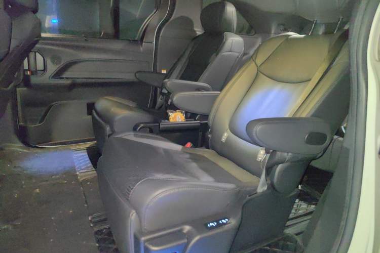 Used Toyota SIENNA 2021 2.5L Hybrid Premium Edition Left Rear Seat