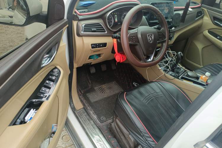 Used Baojun 730 2017 1.5T Manual Style 7 Seats China V