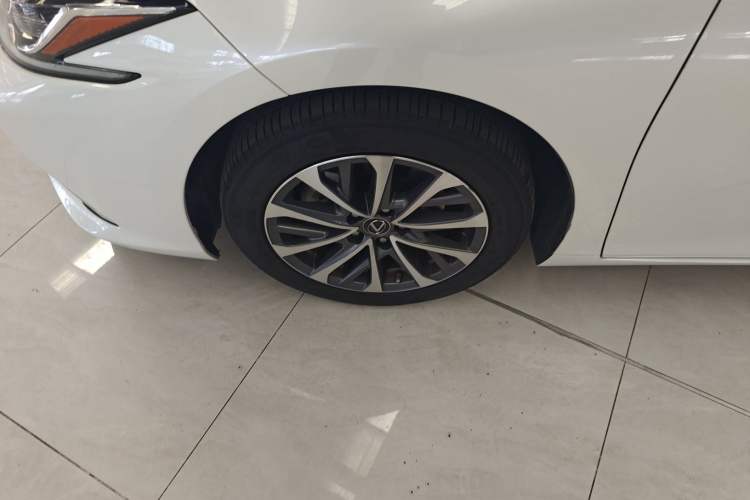 Used Lexus ES 2023 200 Excellence Edition
