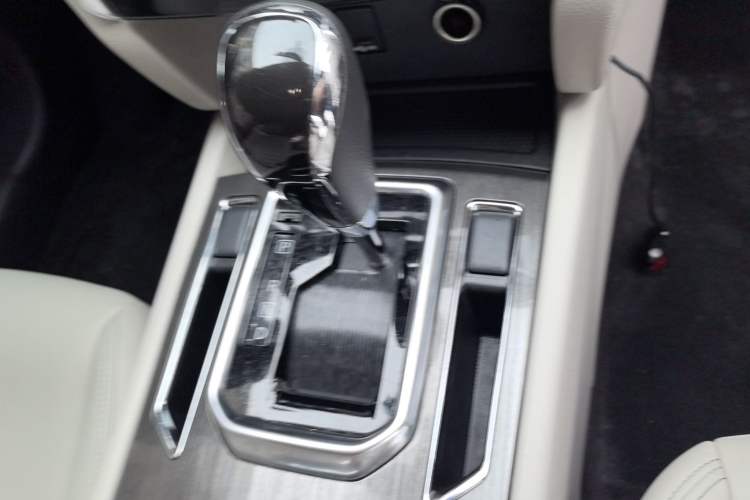 Used Venucia T90 2018 2.0L CVT Smart Connect Luxury Edition China V Standard
