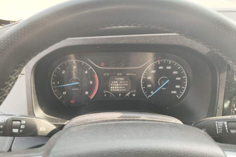 Used JMC Fushun 2023 2.0T Automatic Long-Wheelbase Mid-to-High Roof Commercial Van-Type Transport Vehicle – 2/3 Seats
