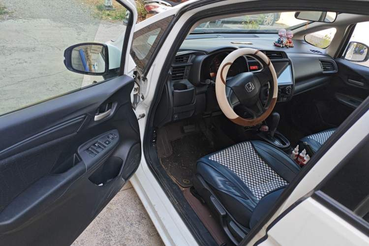 Used Honda Fit 2016 1.5L LX CVT Comfort Model Driver Seat