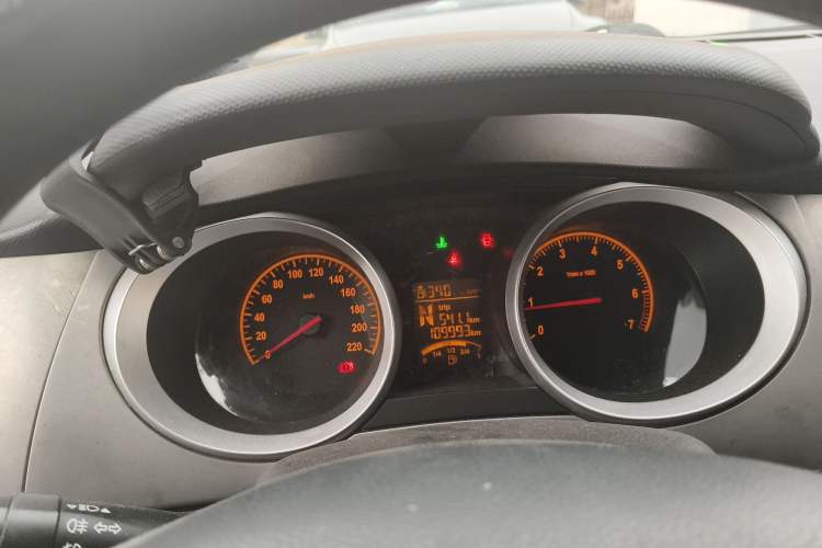 Used Brilliance H220 2014 1.5L AMT Sunroof Version
