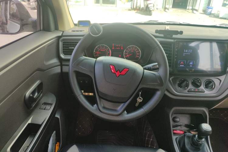 Used Wuling Hongguang V 2022 1.5L Jingqu Edition Electric-Assist LAR Steering Wheel