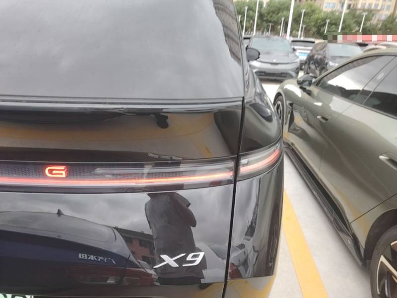 Used XPeng X9 2024 702 Ultra-Long Range Max — 7