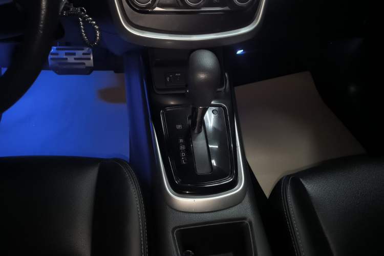 Used Nissan Tiida 2021 1.6L CVT Cool Edition Gear Lever