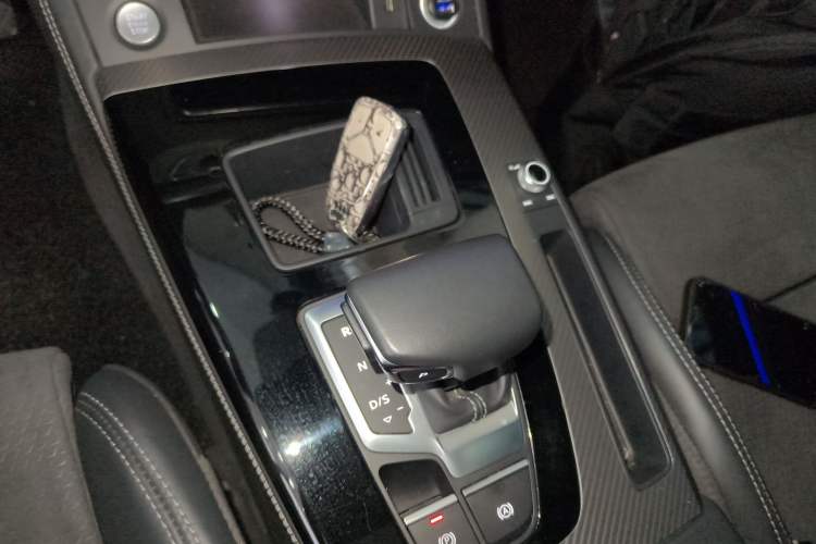 Used Audi Q5L Sportback 2021 40 TFSI Luxury Edition Gear Lever