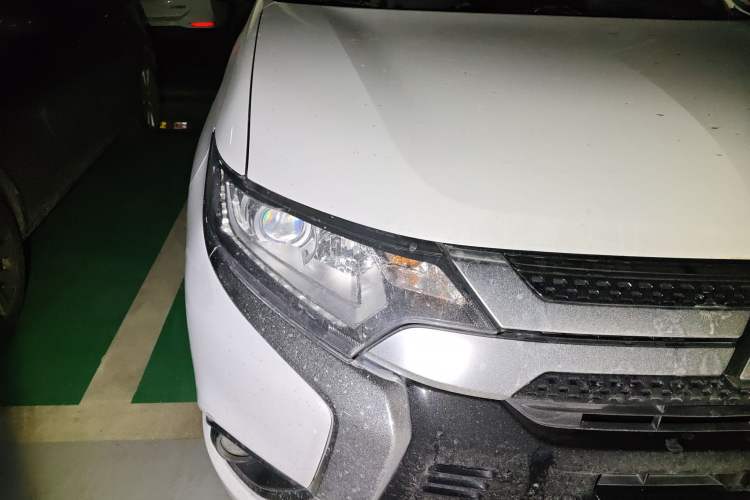 Used Mitsubishi Outlander 2021 2.0L Two-Wheel Drive Comfort Edition 5 Seats Right Front Headlight