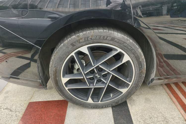 Used XPeng P7+ 2024 Long-Range Max Right Rear Wheel Hub