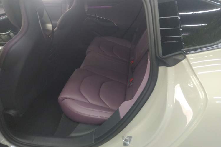 Used Xiaomi Auto SU7 2024 Four-Wheel Drive Ultra-Long Range Advanced Intelligent Driving Max Edition Left Rear Seat