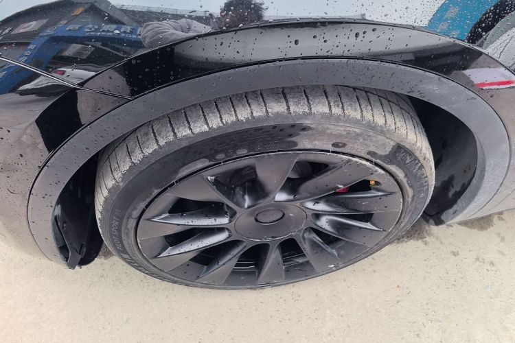 Used Tesla Model Y 2021 Standard Range Rear-Wheel Drive Version Left Front Wheel Hub