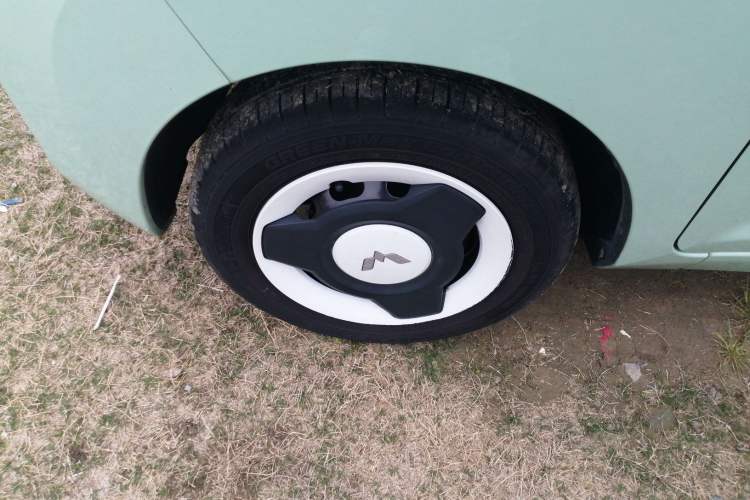 Used Wuling Hongguang MINIEV 2021 Macaron Premium Model – Lithium Iron Phosphate Left Front Wheel Hub