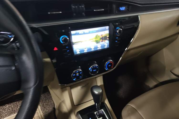 Used Toyota Corolla 2014 1.6L CVT GL Audio And AC Panel