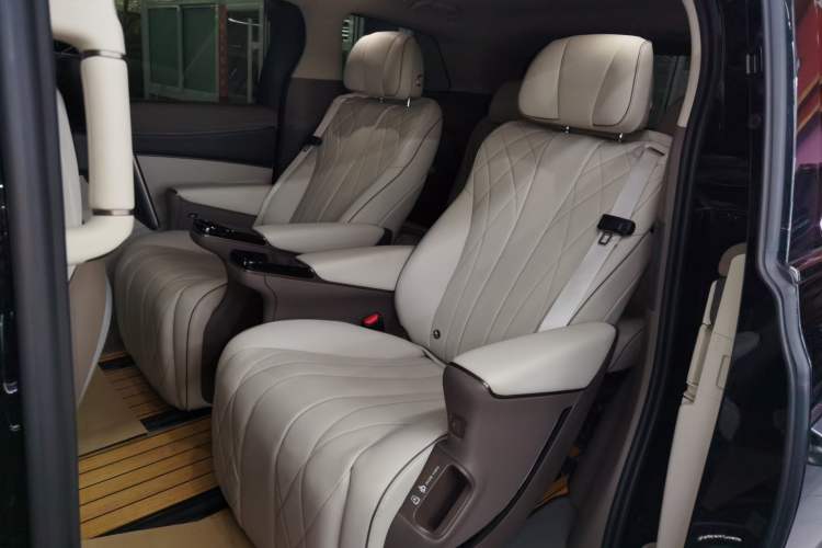 Used Denza D9 2022 DM-i 970 Four-Wheel Drive Flagship Model