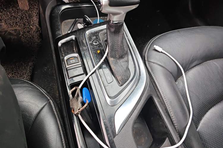 Used GAC Trumpchi GA6 2016 235T DCT Elite Edition Gear Lever