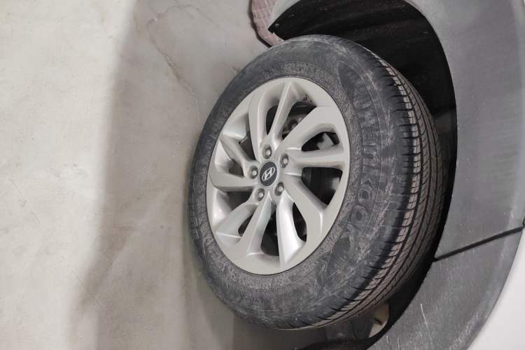 Used Hyundai Tucson 2015 1.6T Dual-Clutch Two-Wheel-Drive Smart Model Exterior 5